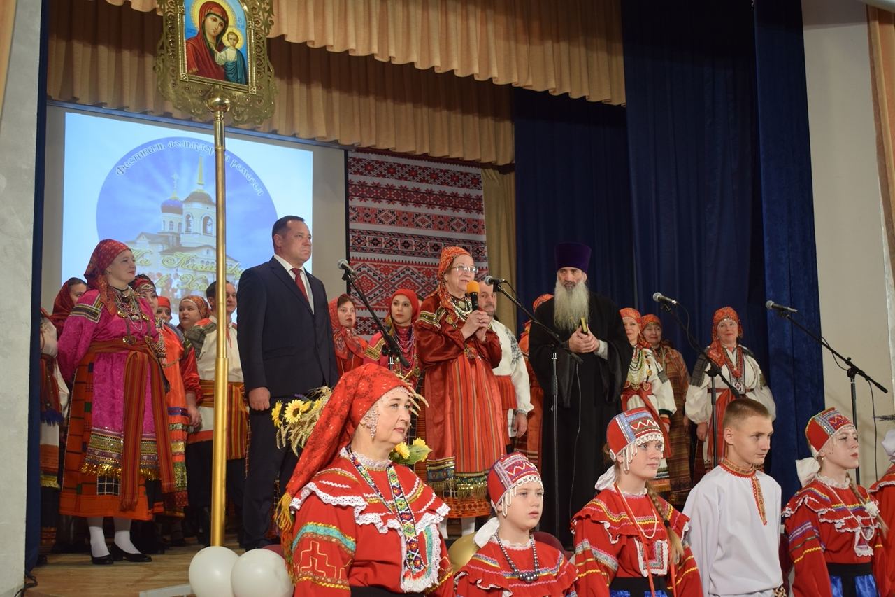 Фестиваль фольклора и ремесел «На Казанскую в Хохле».