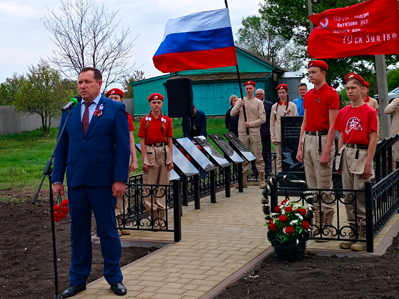 Торжественное открытие памятника погибшим воинам-землякам.