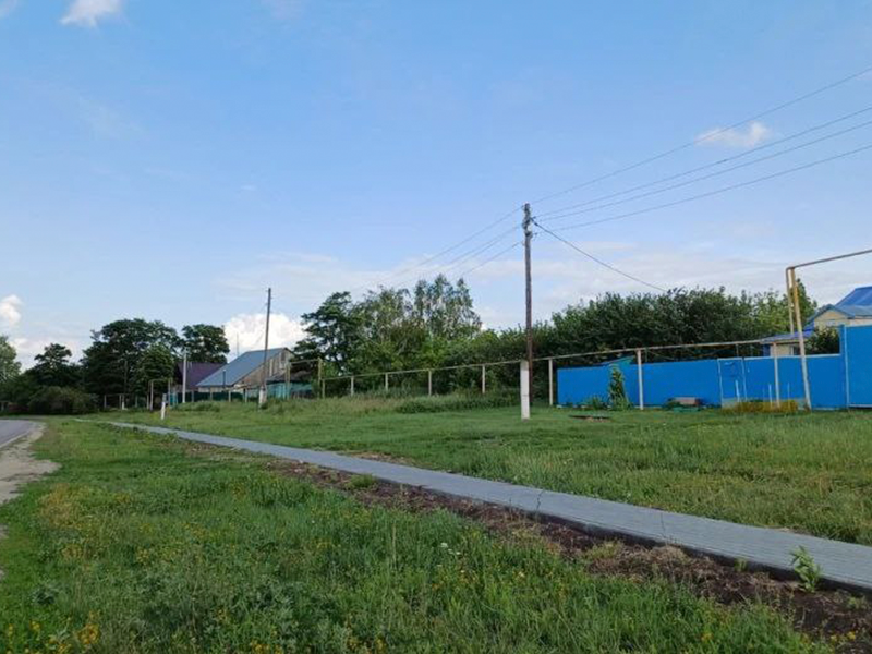 В хохольском селе Семидесятное проложили тротуар.