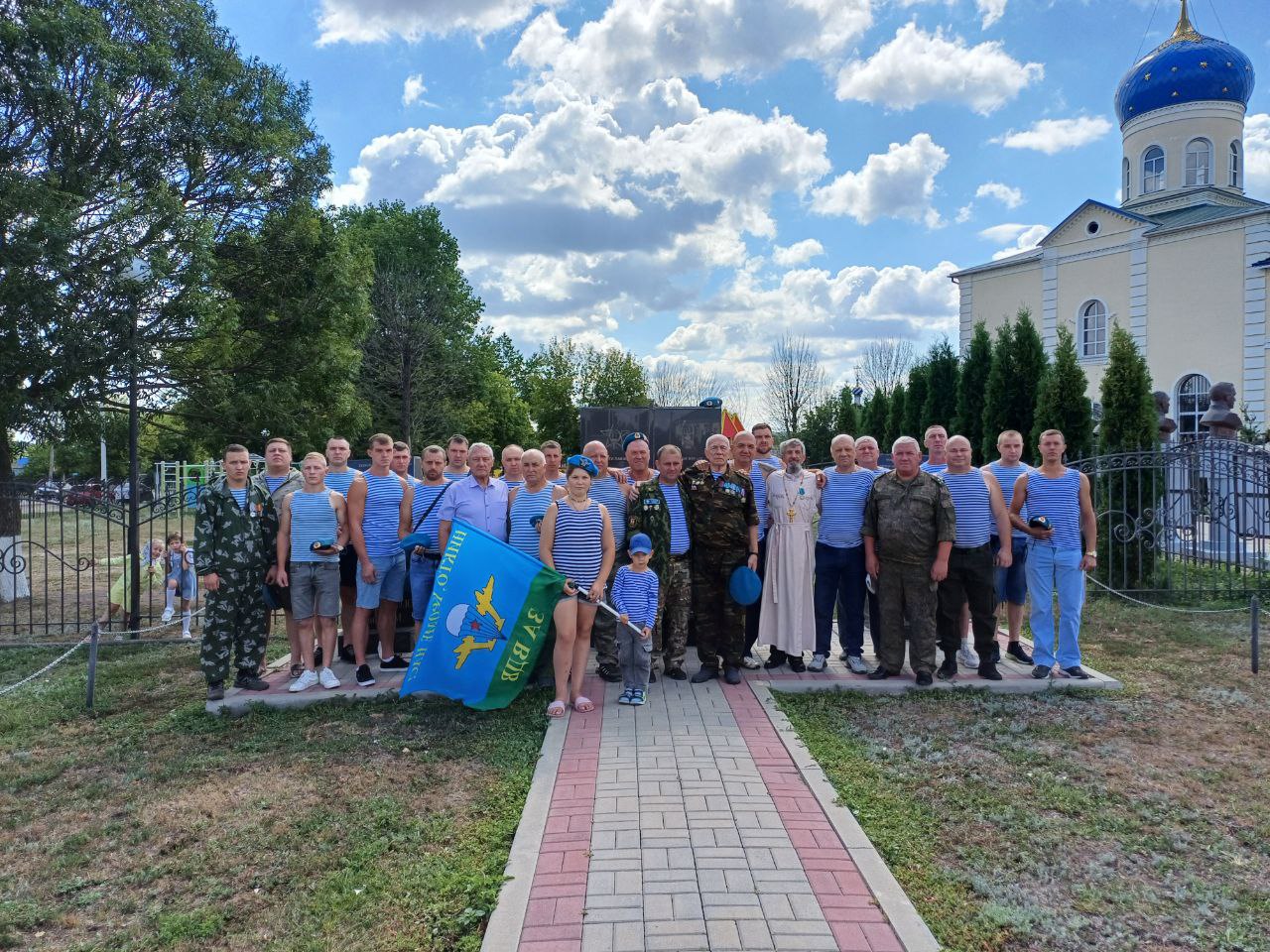 Торжественный митинг, посвященный Дню воздушно-десантных войск.